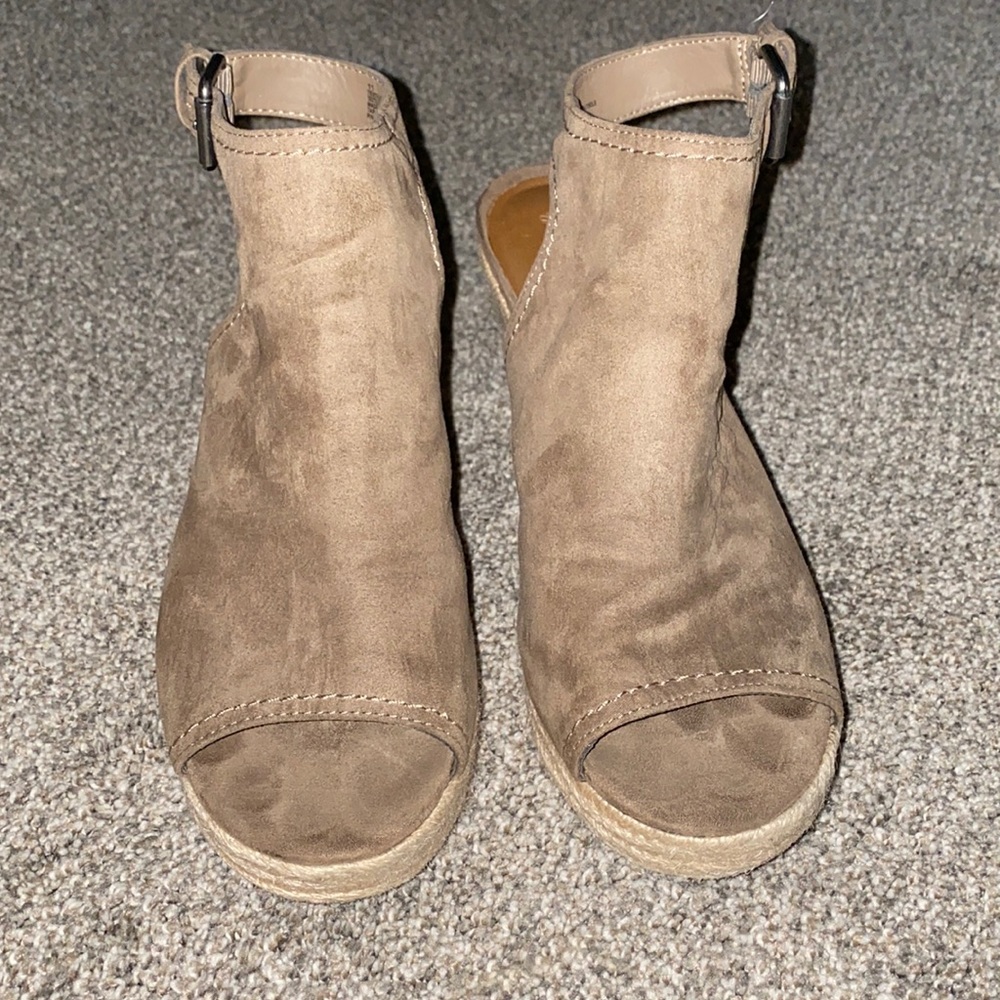 Tan Wedges - Picture 2 of 4